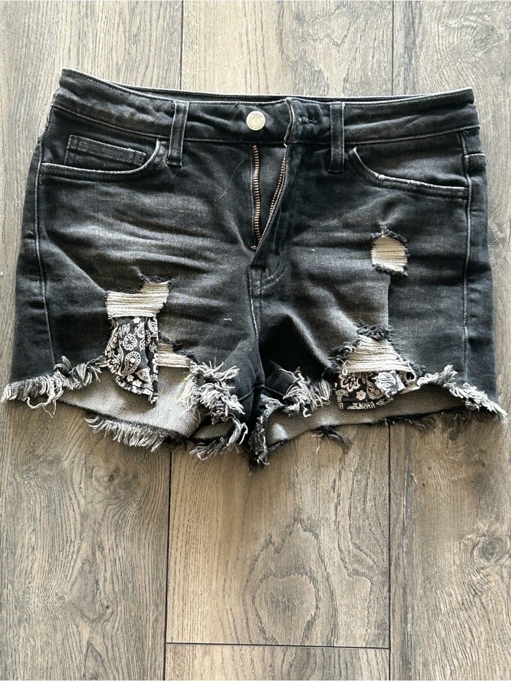 Vervet Black Distressed Bandana Patch Denim Shorts Size Small
